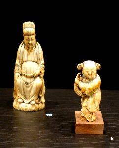 Figurines of Wen Chang, god of literature, and a boy, China, Ming dynasty, c. 1580-1644 AD, ivory - Östasiatiska museet, Stockholm - DSC09524