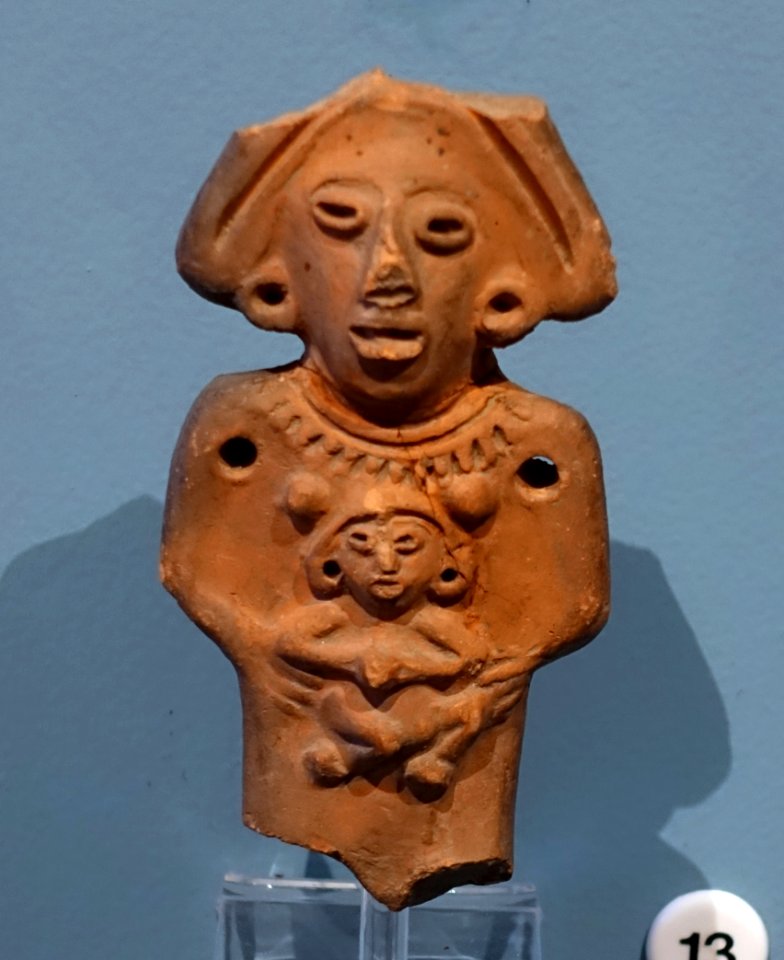 Figurines of woman with cult image or child, Aztec, Valley of Mexico, ceramic - Meso-American collection - Peabody Museum, Harvard University - DSC05929