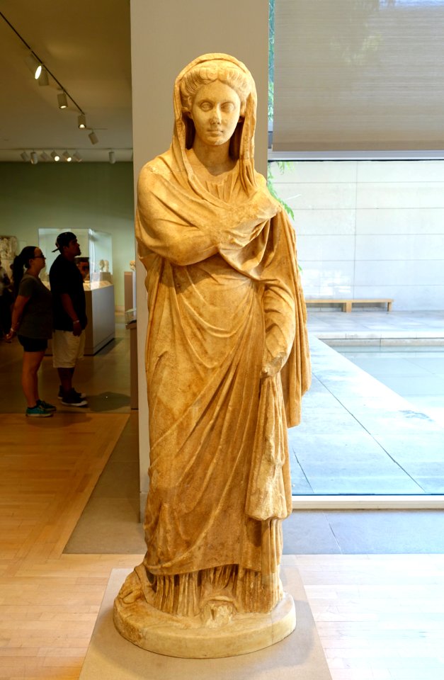 Figure of a woman, Roman, 2nd century AD, marble - Dallas Museum of Art - DSC05203