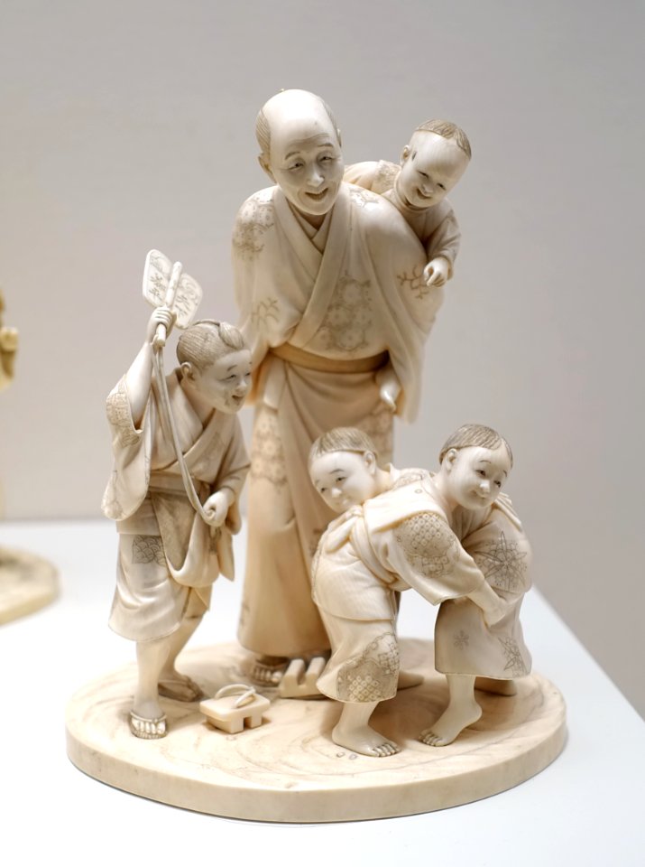 Figurines, Japan, Meiji period, late 1800s to early 1900s, ivory - Dallas Museum of Art - DSC05133