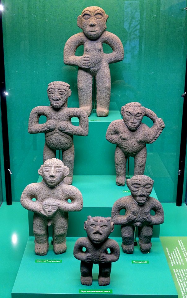 Figurines, Costa Rica, stone - Naturhistorisches Museum Nürnberg - Nuremberg, Germany - DSC04049
