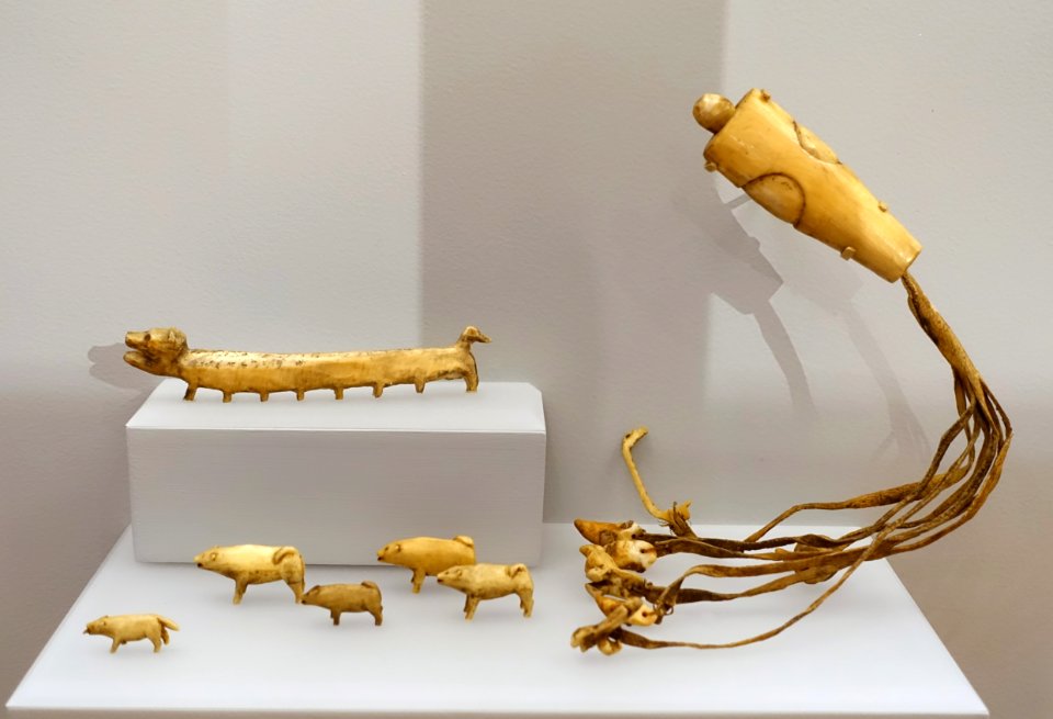 Figurines, Eskimo, Greenland, collected by Robert Peary, narwhal ivory - Native American collection - Peabody Museum, Harvard University - DSC06088