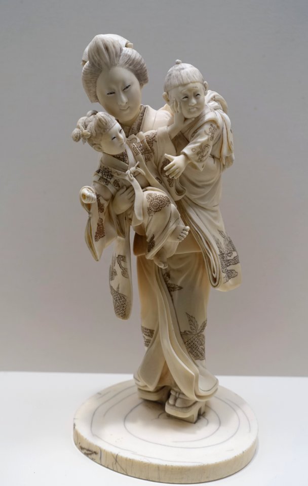 Figurines, Japan, Meiji period, late 1800s to early 1900s, ivory - Dallas Museum of Art - DSC05129