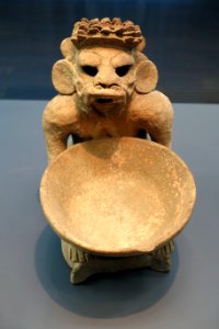Figurine with dish - Classic Maya - Ethnological Museum, Berlin - DSC00692