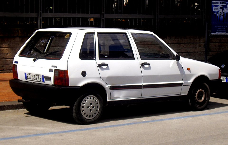 Fiat Uno 45 5-door rear