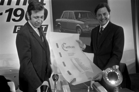 Fiat 128 auto van het jaar. H. Agnelli, Bestanddeelnr 923-2214