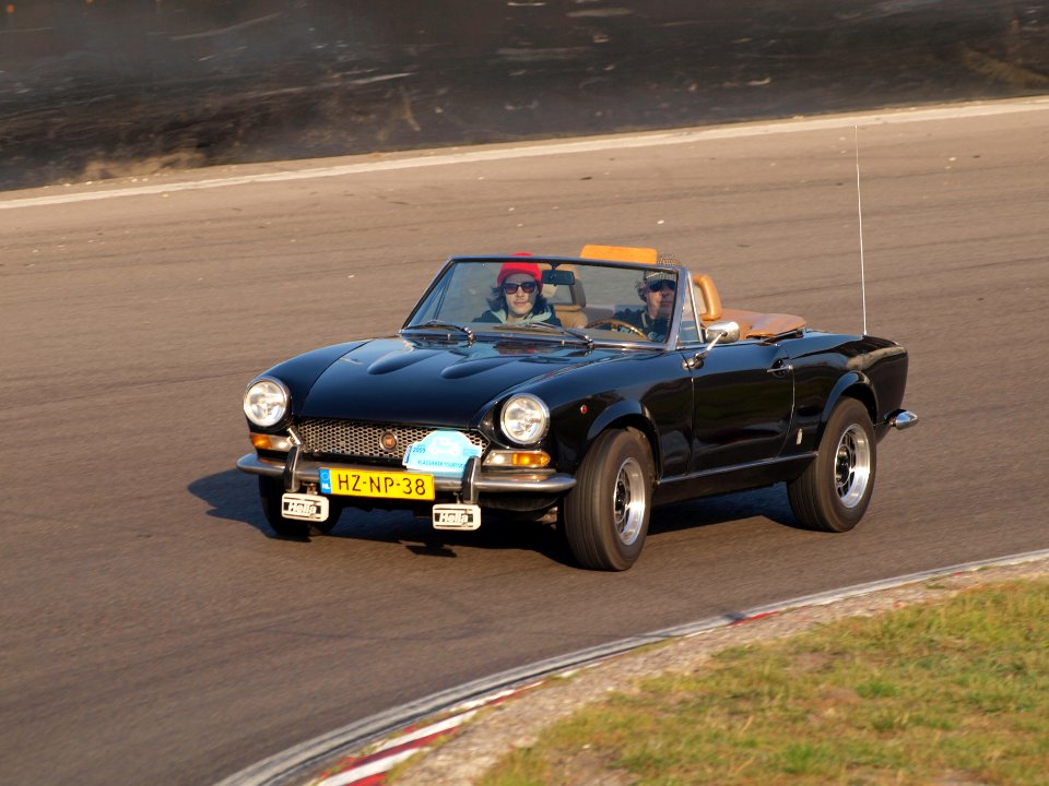 Fiat 124 Sport Spider 1800 US dutch licence registration HZ-NP-38 pic1