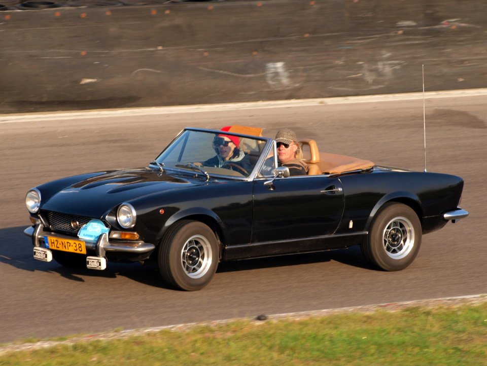 Fiat 124 Sport Spider 1800 US dutch licence registration HZ-NP-38 pic3