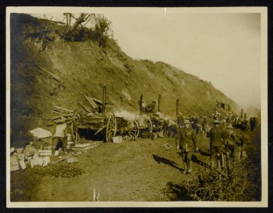 Field kitchen on the roadside, Bestanddeelnr 158-0992