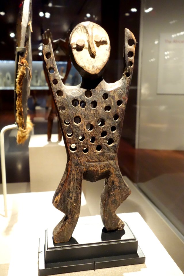 Figure (katanda), Democratic Republic of Congo, Kivu region, Lega people, wood, metal, kaolin - De Young Museum - DSC01098