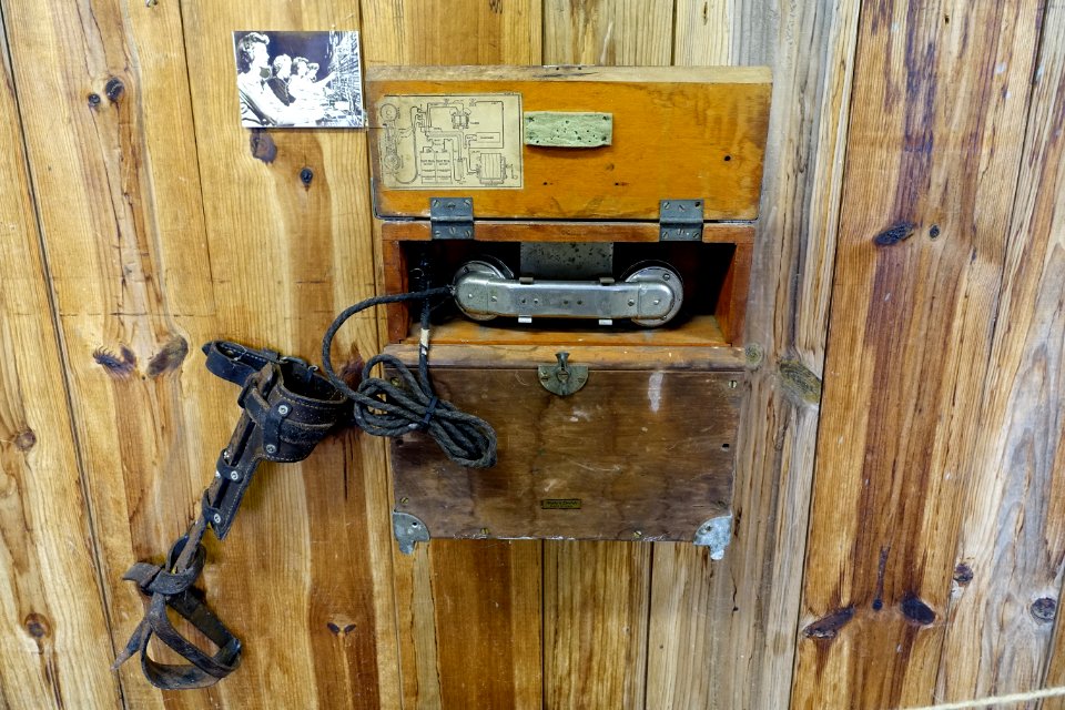 Field telephone, Western Electric 330 E, circa 1903 - Northeast States Civilian Conservation Corps Museum - Shenipsit State Forest - Stafford Springs, Connecticut - DSC04286