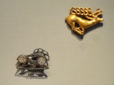 Fibula in the Form of a Recumbent Stag, about 400 AD, Northeastern Europe, and Stag Plaque, 400-500 BC, Scythian, western Asia, gold - Cleveland Museum of Art - DSC08141