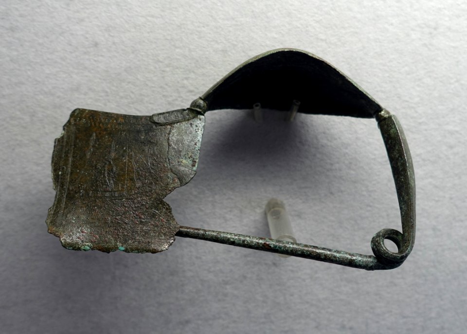 Fibula, Boeotia, 725-700 BC, H 5760 - Martin von Wagner Museum - Würzburg, Germany - DSC05638