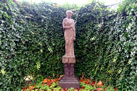 Figure - Platanenhain - Mathildenhöhe - Darmstadt, Germany - DSC01560