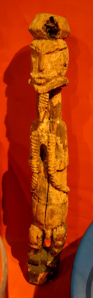 Figure, Ibibio - Glenbow Museum - DSC00364