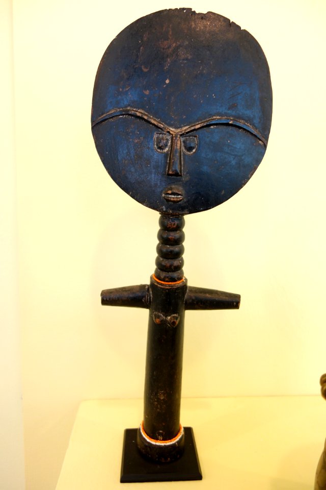 Figure (akuaba), Akan people, Ghana, wood, beads - Fitchburg Art Museum - DSC08958