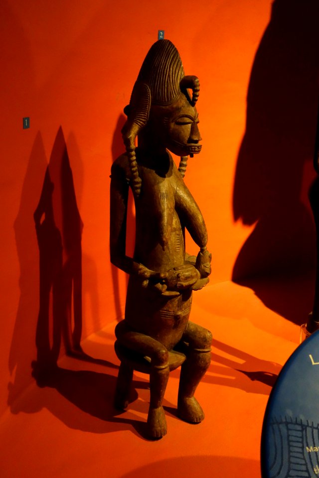 Figure, Senufo, used during tyekpa society funeral ceremonies - Glenbow Museum - DSC00210