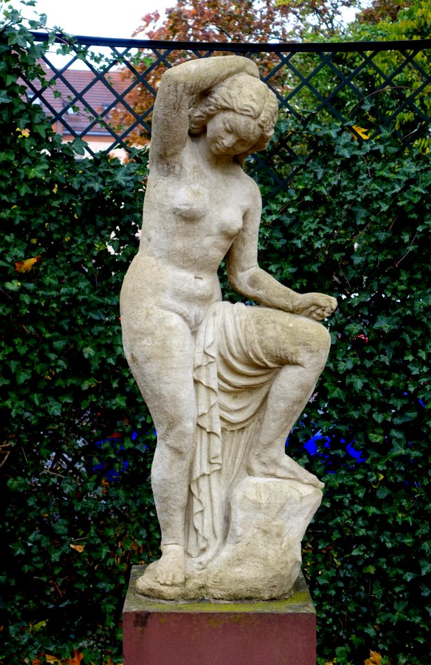 Figure in Paula-Ludwig-Platz - Mathildenhöhe - Darmstadt, Germany - DSC01614