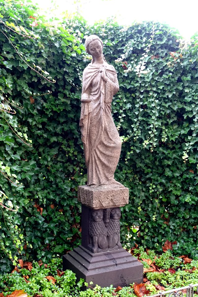 Figure - Platanenhain - Mathildenhöhe - Darmstadt, Germany - DSC01564