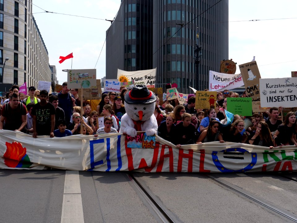 Front of the FridaysForFuture protest Berlin 24-05-2019 74