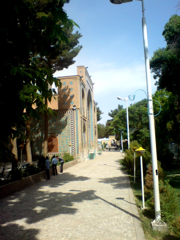 Front sidewalk of Al-Mahruq Mosque