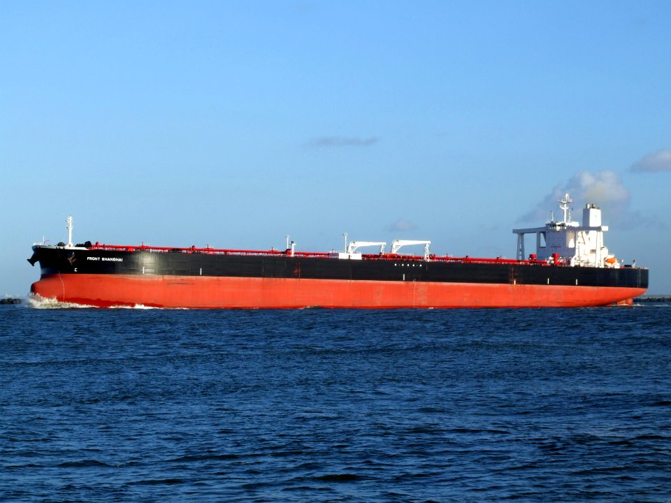 Front Shanghai p6 leaving Port of Rotterdam, Holland 29-Nov-2006
