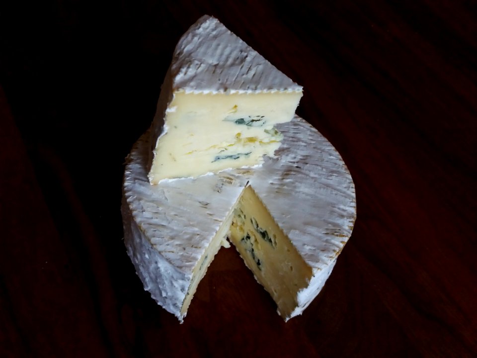 Fromage de Haute Loire - Fourme bleue au lait cru de vache - La Bassoise