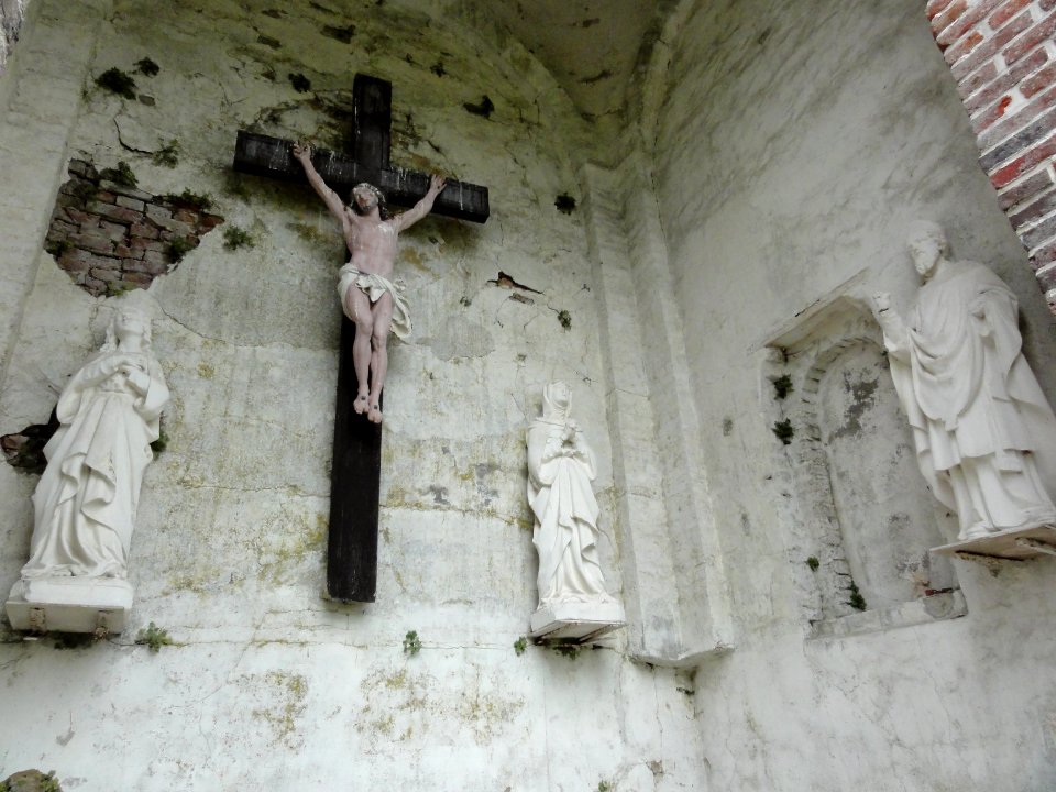 Fultot (Seine-Mar.) oratoire du calvaire intérieur (02)