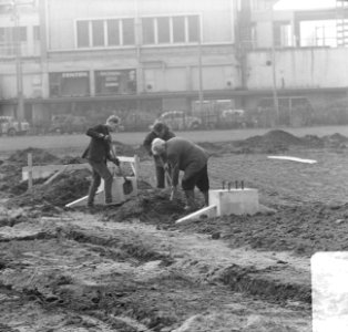 Fundamentblokken voor tijdelijk Ahoy-complex worden aangebracht op het voormalig, Bestanddeelnr 919-0102
