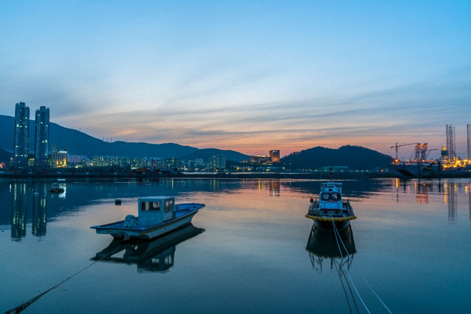 Sunset boats gohyeon