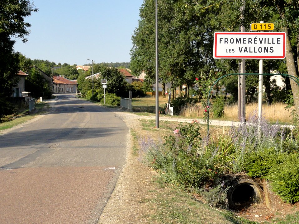 Fromeréville (Meuse) city limit sign