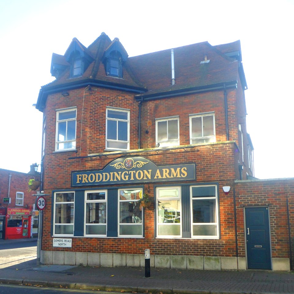 Froddington Arms pub, 55 Fratton Road, Fratton (November 2017) (1)