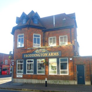 Froddington Arms pub, 55 Fratton Road, Fratton (November 2017) (1)