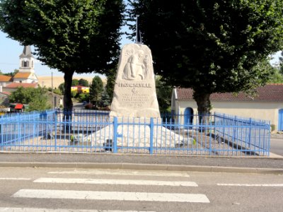 Fromeréville (Meuse) monument aux morts