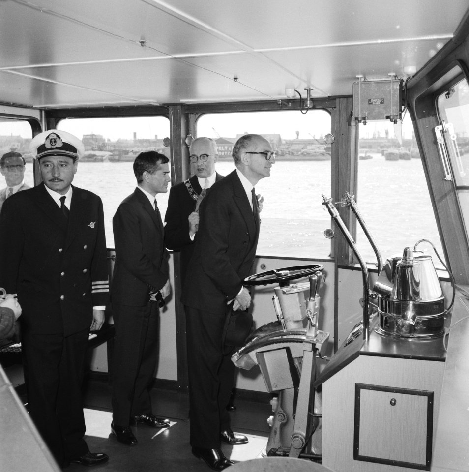 Frondiri in Rotterdam, op de Pieter Calland, Bestanddeelnr 911-3892