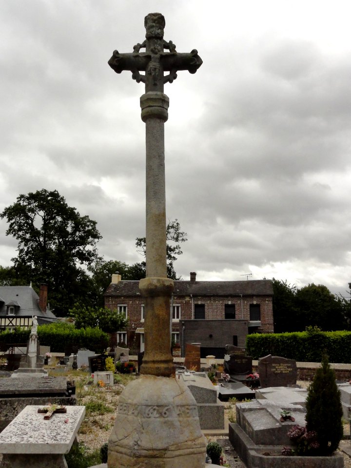 Fultot (Seine-Mar.) croix du cimetière