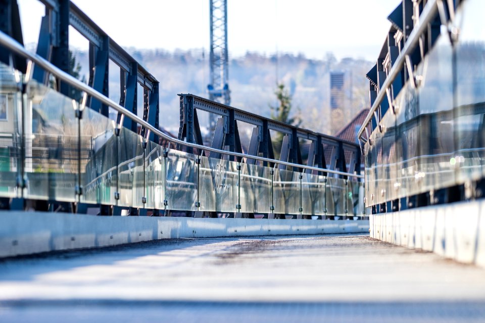 Fußgängersteg am Parkhaus Metropol in Tübingen 02