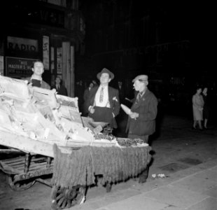 Fruitverkoop op straat, Bestanddeelnr 191-1022