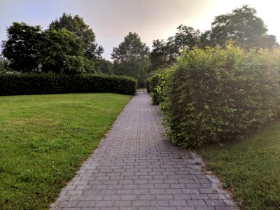 Fußweg vor der Thiepval-Kaserne in Tübingen