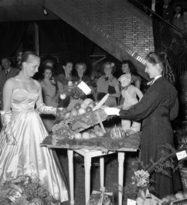 Fruitkoningin met Engelse fruitkoningin, Bestanddeelnr 905-3236