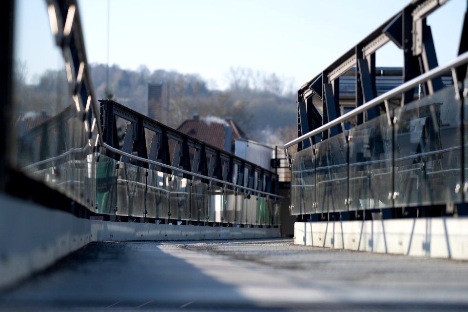 Fußgängersteg am Parkhaus Metropol in Tübingen 01