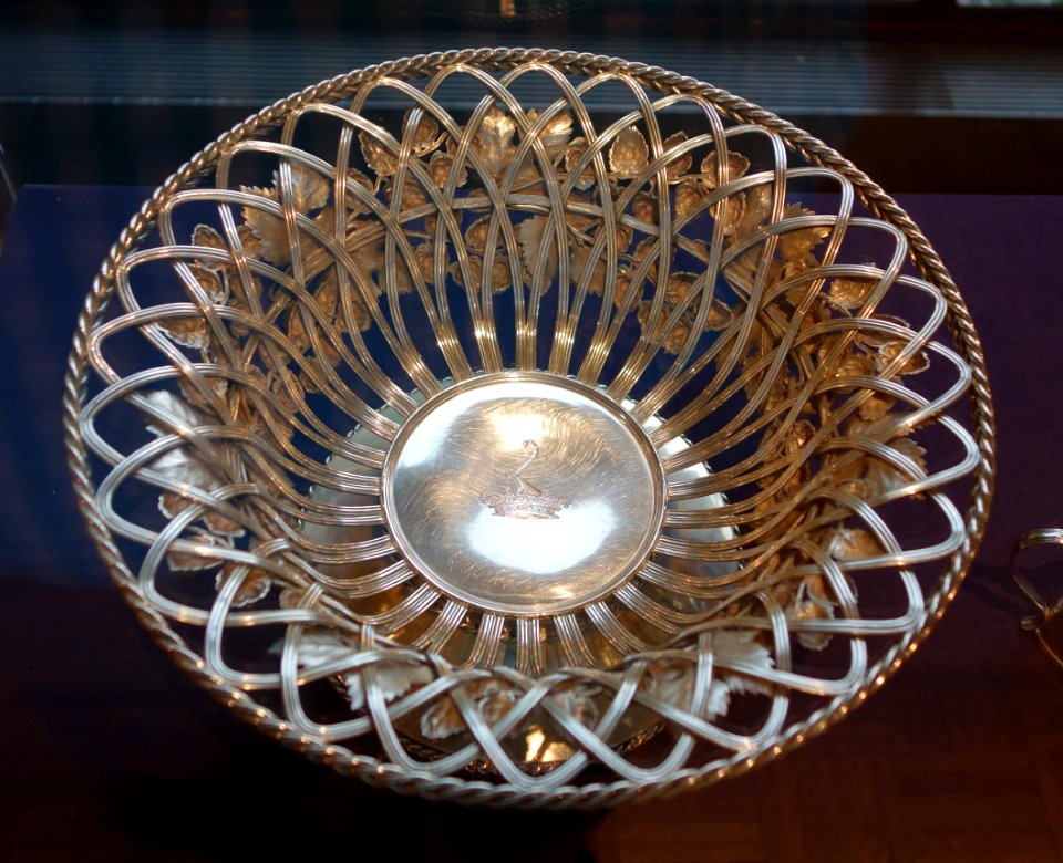 Fruit Bowl, view 1, Paul Storr, British, 1714-1715, silver - Huntington Museum of Art - DSC05362