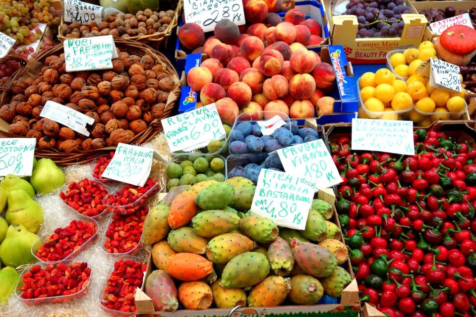 Fruits and nuts - Mercato Orientale - Genoa, Italy - DSC02471
