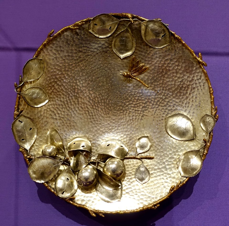 Fruit plate, Gorham Manufacturing Company, Providence, Rhode Island, 1881, silver, gilt silver, copper - Dallas Museum of Art - DSC04859