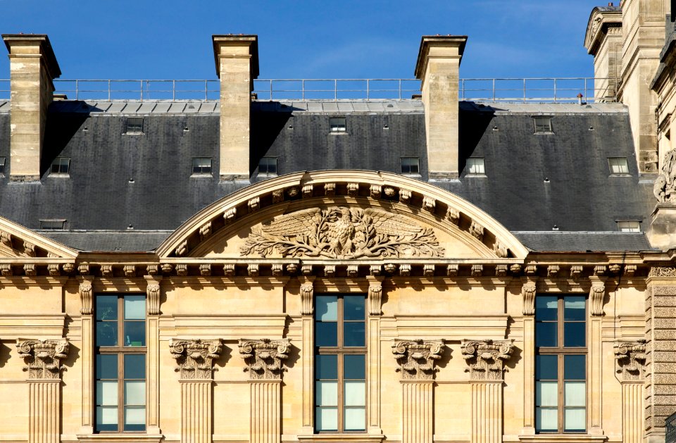 Fronton aigle Louvre