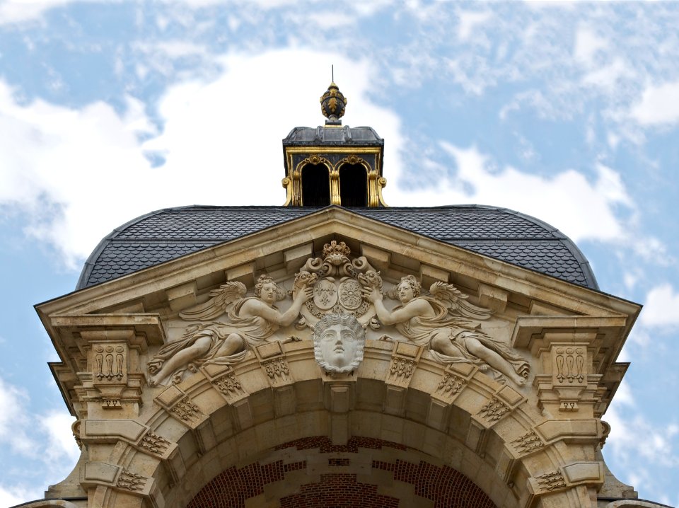 Fronton porte baptistère Fontainebleau