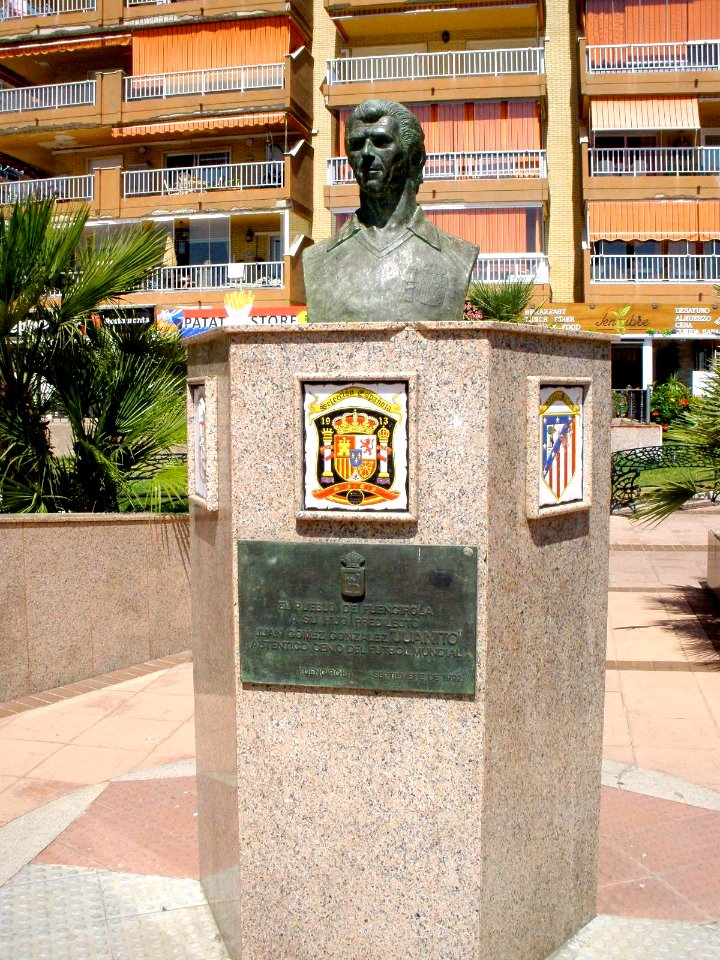 Fuengirola - Monumento Juan Gómez González, 'Juanito' 1