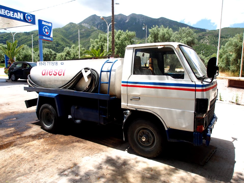 Fuel bowser Mazda, Aegean, pic2