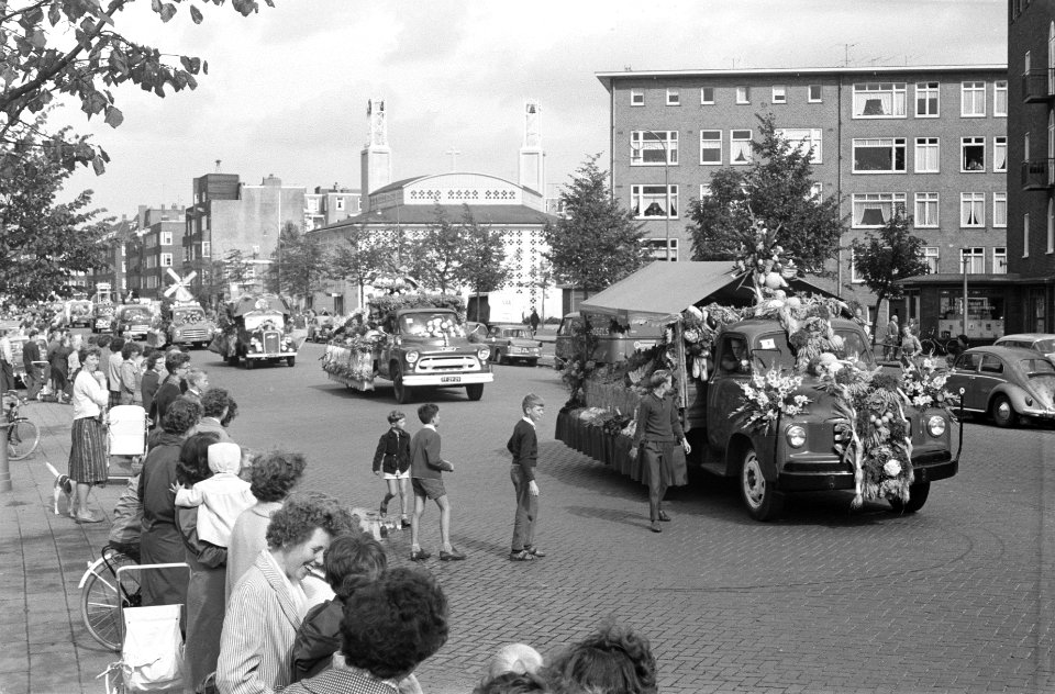 Fruitcorso in Amsterdam Versierde wagens, Bestanddeelnr 912-8982