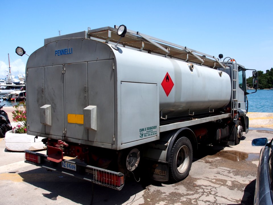 Fuel bowser Iveco Eurocargo,Pennelli, pic1